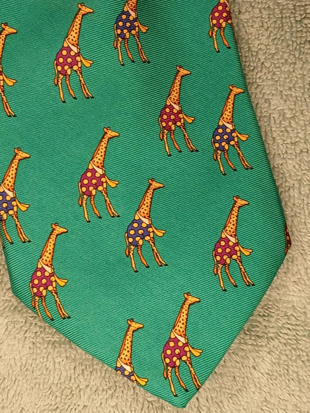 Brooks Brothers Emerald Green Giraffe Motif Silk Tie for Men (1070)